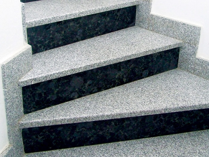 Cầu thang đá granite: vẻ đẹp của sự chắc chắn